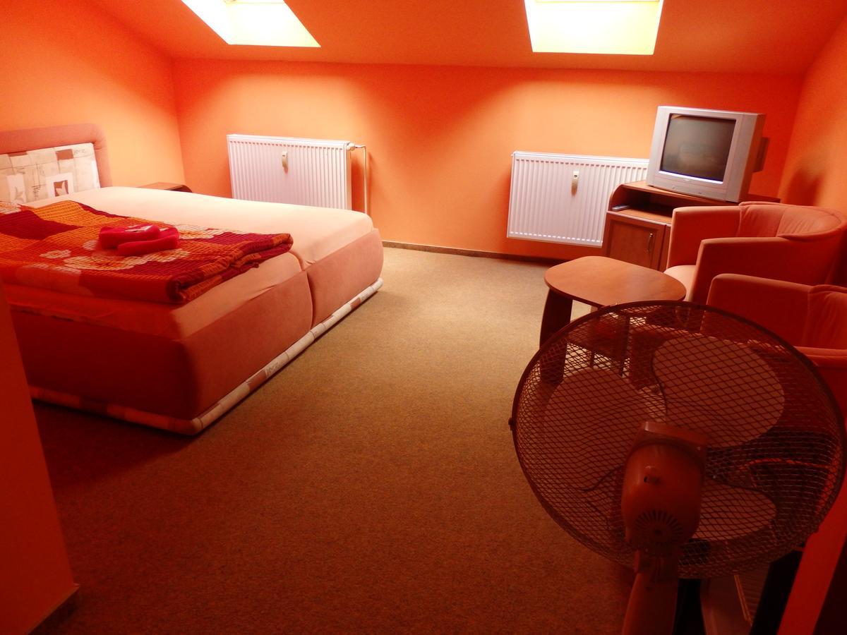 Hotel Zlaty Kriz Teplice Esterno foto
