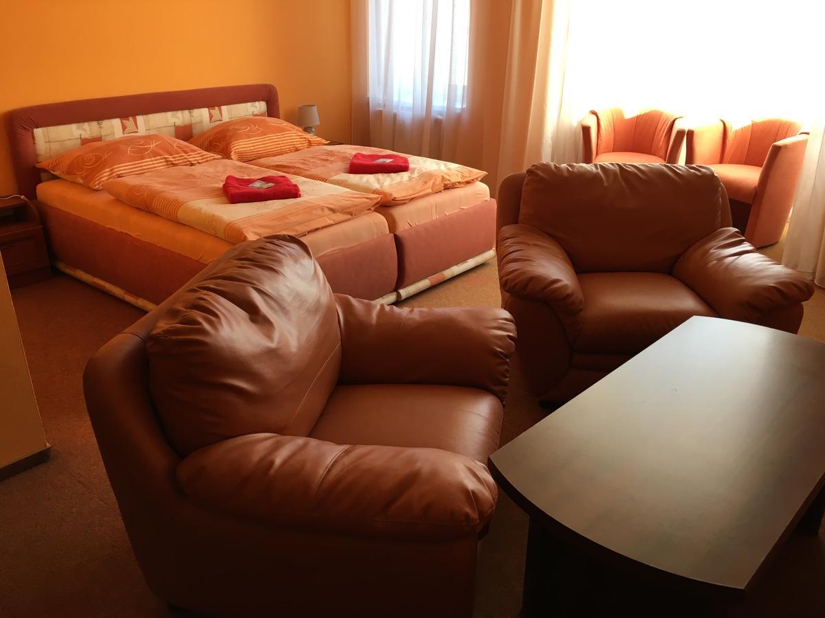 Hotel Zlaty Kriz Teplice Esterno foto